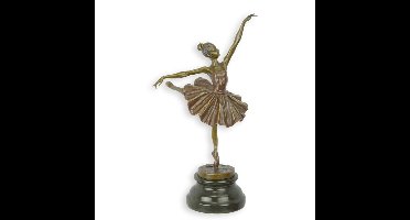 A BRONZE SCULPTURE OF A BALLERINA