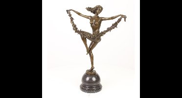EEN BRONZEN BEELD VAN EEN BLOEMEN-DANSERES