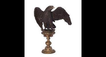 A BRONZE SCULPTURE OF AN EAGLE