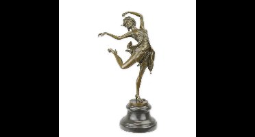 A BRONZE SCULPTURE OF A DANCER
