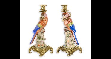 EEN BRONZEN SET GEMONTEERDE PORSELEINEN PAPEGAAI KANDELAARS