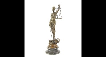 EEN BRONZEN BEELD VAN VROUWE JUSTITIA
