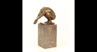 EEN BRONZEN SCULPTUUR GENAAMD "DE DUIK"