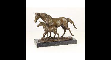 BRONZEN BEELD VAN EEN PAARD EN VEULEN