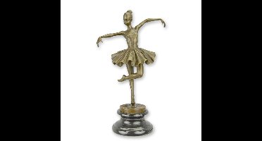 A BRONZE SCULPTURE OF A BALLERINA