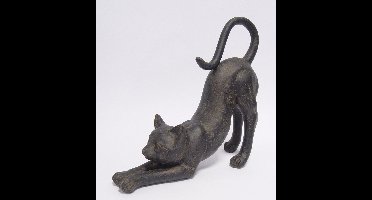 A RESIN FIGURINE OF A STRETCHING CAT
