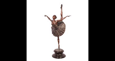 A BRONZE SCULPTURE OF A BALLET DANCER