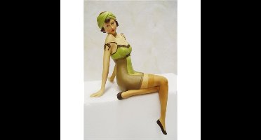 A RESIN FIGURINE OF A PIN-UP GIRL