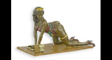 AN EROTIC BRONZE SCULPTURE OF A LADY SCRUBBING THE FLOOR