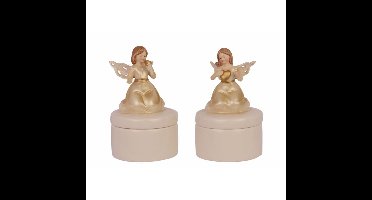 A PAIR OF PORCELAIN BOXES
