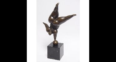 A MODERNIST BRONZE SCULPTURE OF A BALANCING LADY