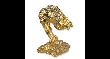 A RESIN STEAMPUNK FIGURINE OF A GORILLA ON A TANK