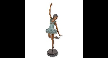 A BRONZE SCULPTURE OF A BALLERINA