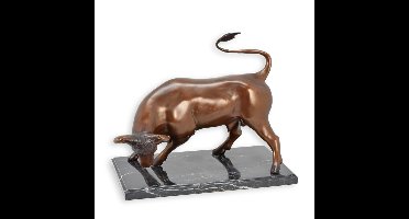A BRONZE SCULPTURE OF A BULL ON A MARBLE BASE