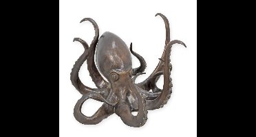 A BRONZE SCULPTURE OF AN OCTOPUS