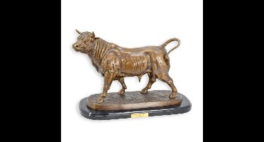 A BRONZE SCULPTURE OF A BULL