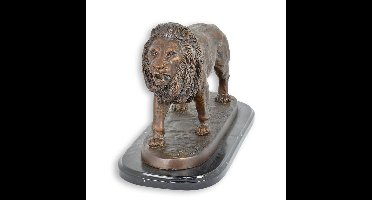 A BRONZE SCULPTURE OF A LION