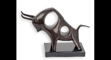 A BRONZE SCULPTURE OF A CHARGING BULL ON A MARBLE BASE