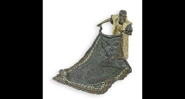 BRONZEN BEELD VAN EEN ARABISCHE TAPIJTVERKOPER