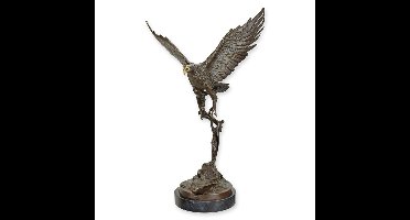 A BRONZE SCULPTURE OF AN EAGLE IN FLIGHT