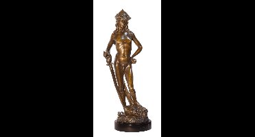 A BRONZE SCULPTURE OF DAVID