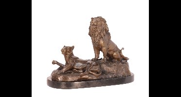 BRONZEN BEELD VAN EEN LEEUW EN LEEUWIN