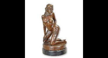 AN EROTIC BRONZE SCULPTURE OF A FEMALE NUDE