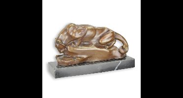 A BRONZE SCULPTURE OF A COUGAR AT THE WATER POOL