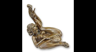 AN EROTIC BRONZE SCULPTURE OF A FEMALE NUDE