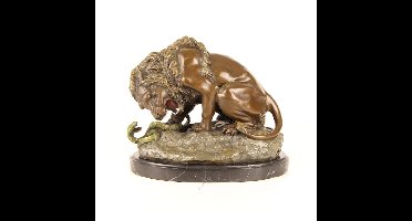 BRONZEN BEELD VAN EEN LEEUW EN EEN SLANG