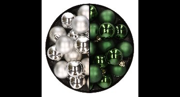 32x stuks kunststof kerstballen mix van zilver en donkergroen 4 cm