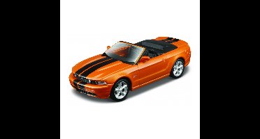 Modelauto/speelgoedauto Ford Mustang GT Convertible 2010 - oranje - 14 cm -schaal 1:32