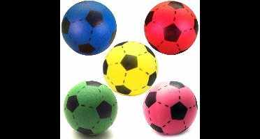 Set van 5x stuks foam soft voetballen - in 5x kleuren - Dia 20 cm - speelgoed