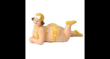 Woonkamer decoratie beeldje - liggend - dikke dame - geel badpak - 14 cm