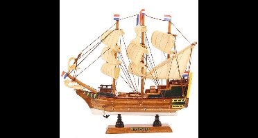 Decoratie model zeiljacht/zeilboot driemaster - 24 x 24 cm - miniatuur boot/boten - de Batavia