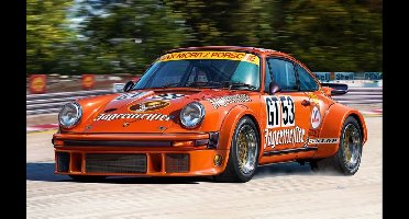 Revell 1/24 Porsche 934 RSR Jagermeister
