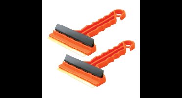 IJskrabber / autoraam krabber - 2x stuks - rood - kunststof - met hard blad - rubberen trekker - 9 x